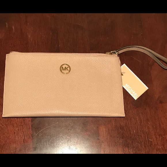 Michael Kors Handbags - Michael Kors Fulton Clutch (Blush)